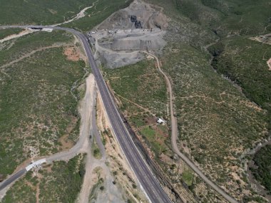 Odos Santos Meksika 'nın yakınlarındaki Tsandy Beach' in insansız hava görüntüsü Miami 'nin bakış açısından Kaliforniya' ya bakıyor.