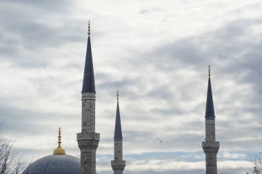 İstanbul, Türkiye 'deki Sultanahmet Mavi Camii - minareler kulesi