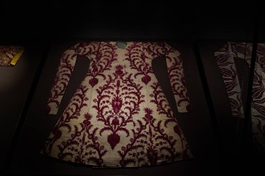 ISTANBUL - TURKEY - 5 HAZİRAN 2024 Topkapı Sarayı 'ndaki imparatorluk giysi müzesinde seremoni Kaftan. Türkiye