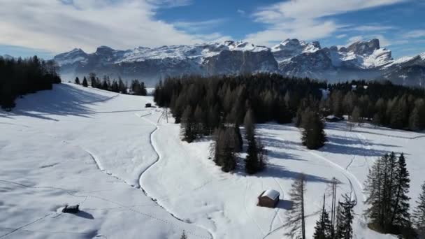 白云石上的雪在冬季空中俯瞰巴迪亚全景无人机画面 — 图库视频影像
