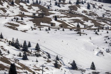 Kros kayak izleri dolomitler kar panorama manzarası ahşap kulübe val Badia Armentarola Tepesi