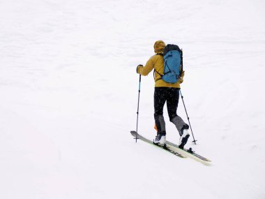 Kros kayak izleri dolomitler kar panorama manzarası Fanes dağı kış mevsimi