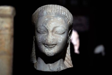 İSTANBUL, TURKEY - 7 Ocak 2024 - İstanbul Arkeoloji Müzesi. Kouros Başı