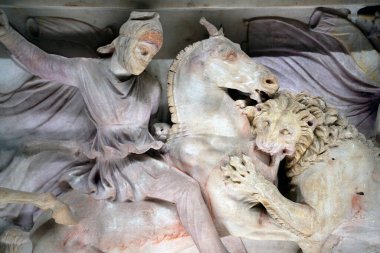 İSTANBUL, TURKEY - 7 Ocak 2024 - İstanbul Arkeoloji Müzesi. Alexander mermeri Sarcophagus boyadı.