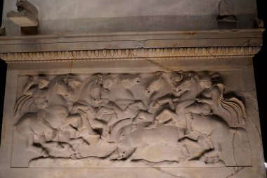 İSTANBUL, TURKEY - 7 Ocak 2024 - İstanbul Arkeoloji Müzesi. Alexander mermeri Sarcophagus boyadı.