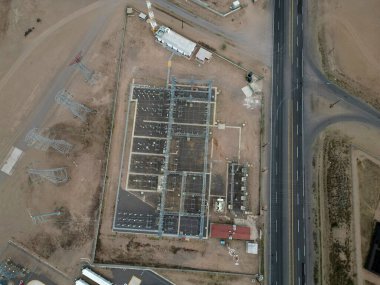 Güneş enerjisi santrali havadan panorama