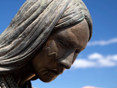 Loreto, Baja California Sur, Meksika 'daki halk meydanında Peder Juan Maria de Salvatierra ve Cochimies' in heykeli.