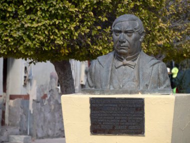 Benito Juarez Garcia 'nın heykeli Loreto, Baja California Sur, Meksika meydanında.