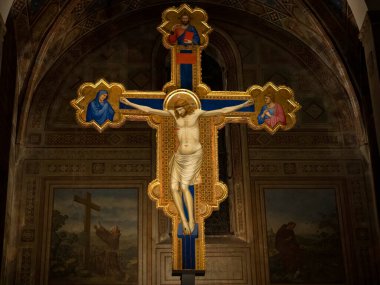 FLORENCE, İtalya - 23 Mart 2024 Ognissanti 'deki Chiesa di San Salvatore' un İçi. Giotto haç boyadı.