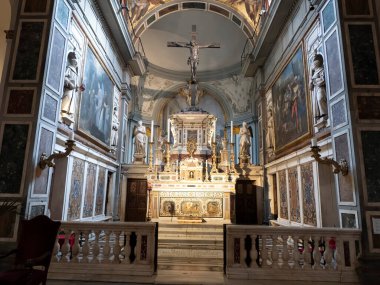 FLORENCE, İtalya - 23 Mart 2024 Ognissanti 'deki Chiesa di San Salvatore' un İçişleri.