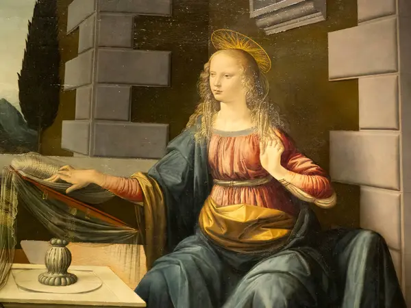 FLORENCE, ITALY - 24 Mart 2024 - Uffizi Galerisi Leonardo da Vinci Salonu 'nun dünyanın en önemli müzelerinden biri