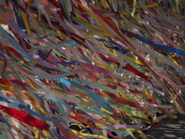 Aveiro Portekiz 'deki Portekiz Venedik' te köprüde aşk kurdeleleri rüzgâr tarafından taşınmış.