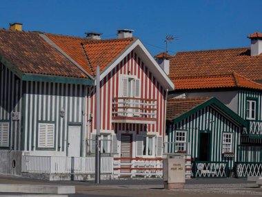 Portekiz, Aveiro 'da Praia Costa Nova do Prado Plajı' ndaki çizgili boyalı evler.