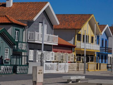 Portekiz, Aveiro 'da Praia Costa Nova do Prado Plajı' ndaki çizgili boyalı evler.