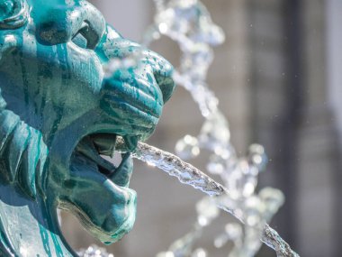 Lions Portekiz Fonte dos Leoess Fıskiyesi. Fransız şirketi tarafından 19. yüzyılda yapılmış bir çeşme.