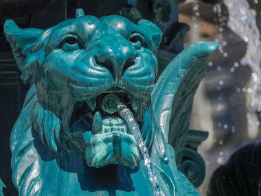 Lions Portekiz Fonte dos Leoess Fıskiyesi. Fransız şirketi tarafından 19. yüzyılda yapılmış bir çeşme.