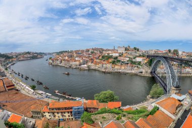 Gaia 'nın Portekiz manzarası ve Douro Nehri' nin köprüsü.