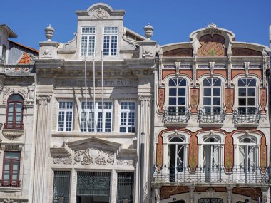Aveiro Pictoresque Village sokak manzaralı Art Juveau binaları, Portekiz 'in Venedik' i turizm merkezi.