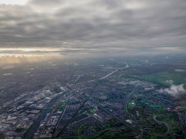 Bir Rotterdam Kuzey Denizi Hollanda Havacılık Panoraması. Uçaktan inmeden önce Amsterdam Schipol havalimanı manzarası.