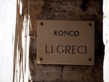 ronco li Greci ingilizce Yunan caddesi sirkesi Sicilya eski bina detayı Barok stili İtalya