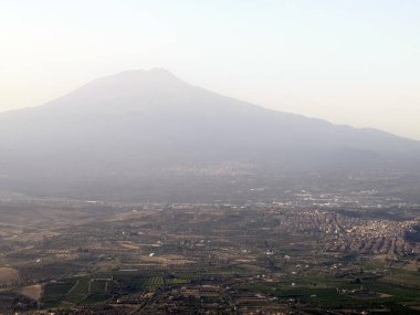 Uçak penceresinden Etna volkanik hava görüntüsü