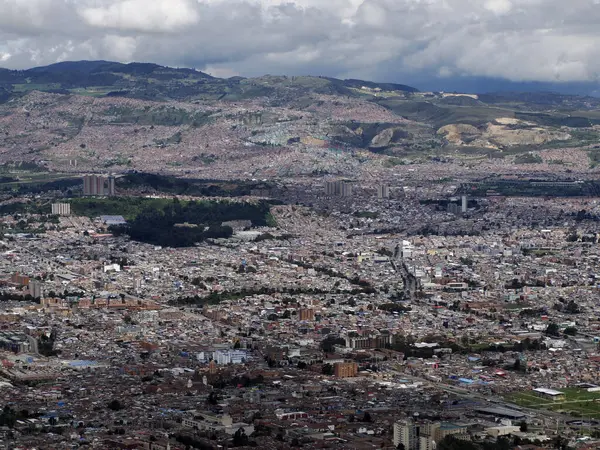 Bogota Metropolis Kolombiya Monserrate 'den hava görüntüsü