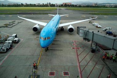 BOGOTA, COLOMBIA - 11 Temmuz 2024 - El Dorado havaalanı operasyonları Hava planları, kargo ve işçiler