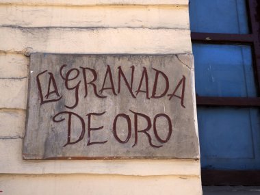 La granada de oro (altın el bombası) Bogota Kolombiya sokak tabelası