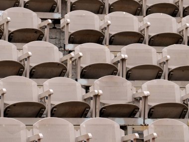 Arena di Verona 'daki birçok sıra koltuk - Dünya Mirası, I-III yüzyıl - Roma amfitiyatrosu - mimarinin detayları