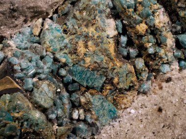 Kolombiyalı bir zümrüt damarı Kolombiya madeninde.