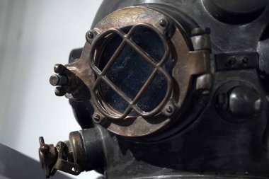 Eski bir antika bakır dalgıç kaskı.