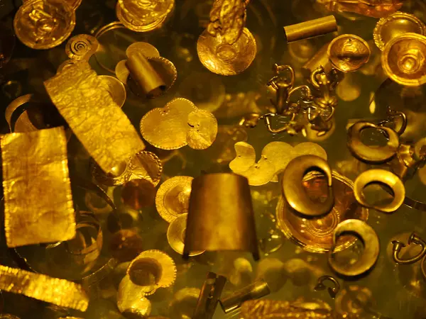 stock image BOGOTA, COLOMBIA - JULY 3, 2024: Superb Gold artifacts on display in the Museo del Oro (Gold Museum). Isolated on background