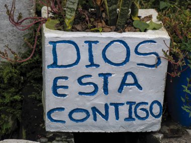 Dios esta contigo god is with you doradal Kolombiyalı Santorini pictoresque köy white and blue house Greek style in Columbia