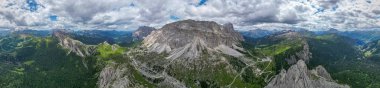 Kuzey İtalya 'nın Trentino, Güney Tyrol bölgesindeki Dolomites Dağları' nın Cunturines Tofana Lagazuoi Havacılık Manzarası.