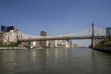 Ed Koch Queensboro Köprüsü New York şehri Manhattan 'ı Roosvelt Adası ve Queens' e bağlıyor.