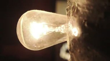 Yanıp sönen ampulü kapat.