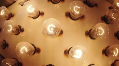 Yanıp sönen ampulü kapat.