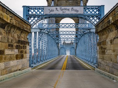 John Roebling asma köprüsü Cincinnati Ohio 'dan Kentucky' ye