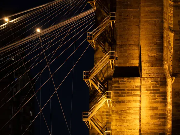 John Roebling asma köprüsü Cincinnati Ohio 'dan Kentucky Günbatımı manzaralı merdiven ayrıntıları