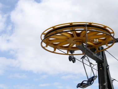 İtalya 'nın güneyindeki Dolomites Dağları' nda yaz mevsiminde Piz boe 'da sandalye kaldırma.