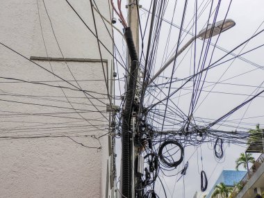 Playa del carmen Mexico 'daki güçlü kablolar.