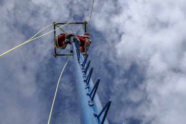 TULUM, MEXICO - 29 ECTOBER 2024 - Akrobatik İnsanlar Palo Volador, 