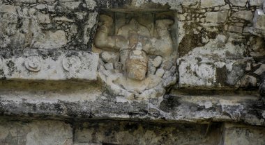 Tulum Maya 'daki İniş Tanrısı Tapınağı tarihi arkeolojik alanı Yucatan Meksika' yı harap ediyor.