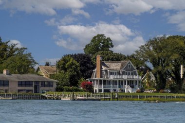 Greenport Long Island 'da New York Shelter Adası Sahili manzarası