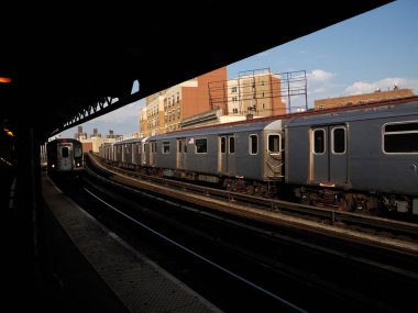 New York Şehri Bronx metro istasyonu