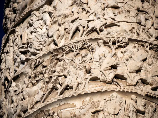 Roma 'daki Marcus Aurelius Sütunu.