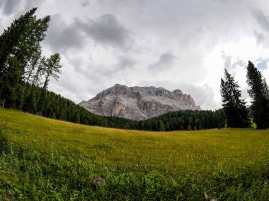Dolomitler Dağ Çapraz Monte Croce manzaralı panorama