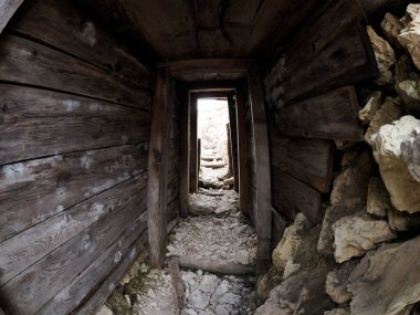 Dolomitler, İtalya 'da Birinci Dünya Savaşı' nda bir dağ siperi.