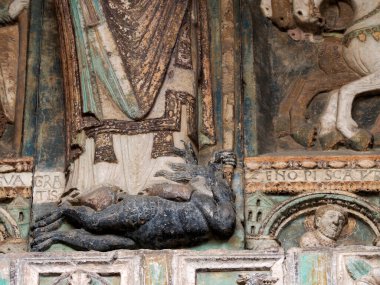 Verona İtalya 'daki San Zeno Bazilika Kilisesi, dış heykellerin ve kabartmaların ayrıntıları