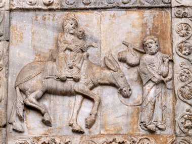 Verona İtalya 'daki San Zeno Bazilika Kilisesi, dış heykellerin ve kabartmaların ayrıntıları